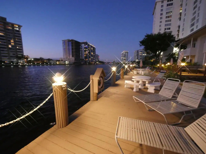 Room 3, Oceanfront Oasis Charming 1BR Getaway, Broward