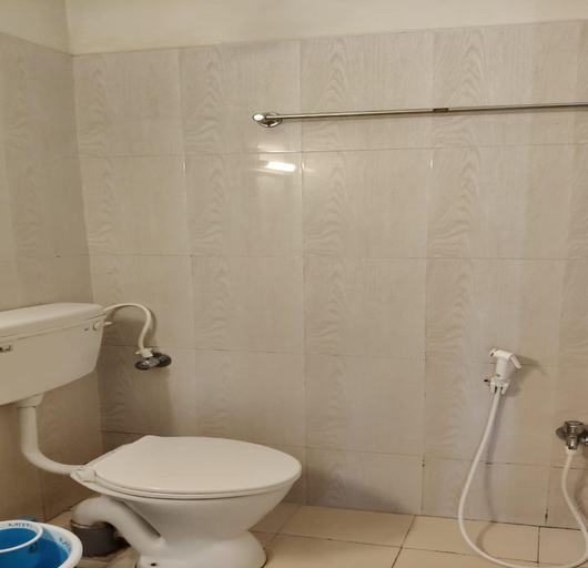 Bathroom, Hotel Tenach, Viluppuram