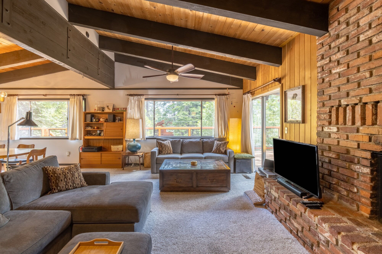 Room 3, Fawn by Avantstay Secluded Cabin w Large Deck Surrounded by Forest, El Dorado