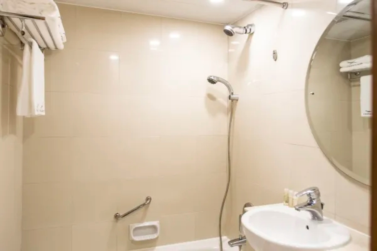 Bathroom 14