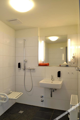 Bathroom 3, Hostel Köln, Köln