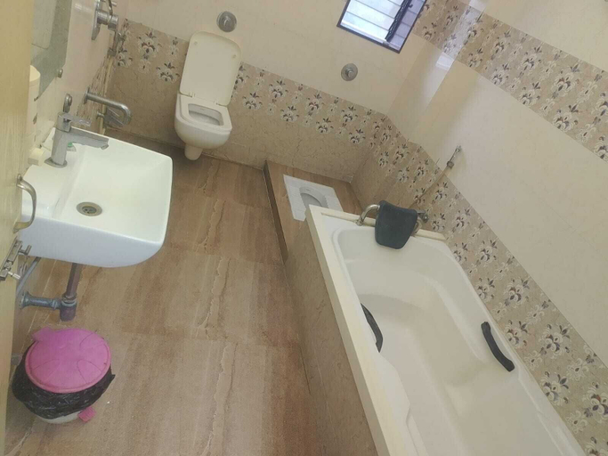 Bathroom, Hotel Golden Palms, Mumbai Suburban
