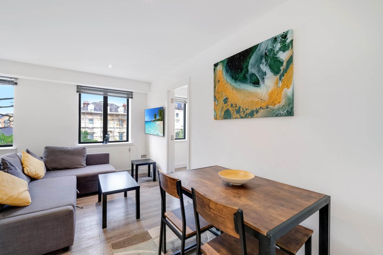 Facilities 3, Reading Town Centre 2 Bedroom Apartments with Parking by 360Stays, Wokingham