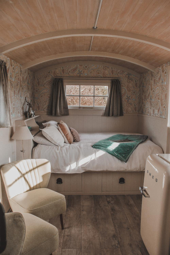 Others 2, Rocky Creek Shepherds Hut, Westland