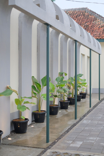Exterior & Views 2, Agung Guest House by RF, Yogyakarta