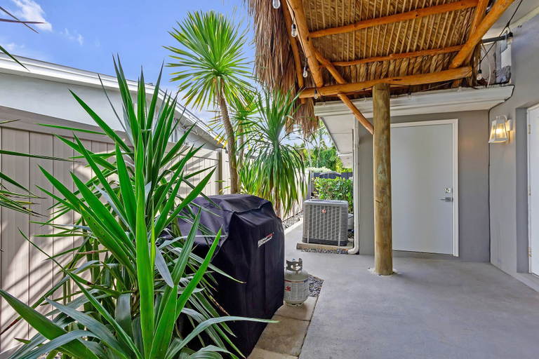BBQ/picnic area, Flirty Flamingo Colorful Waterfront Escape w Pool, Broward