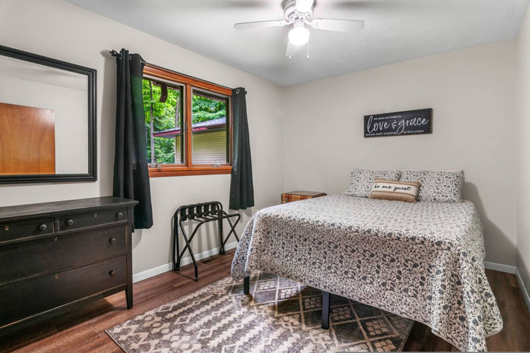 Room 4, Lakeside Getaway pet Friendly, Otsego