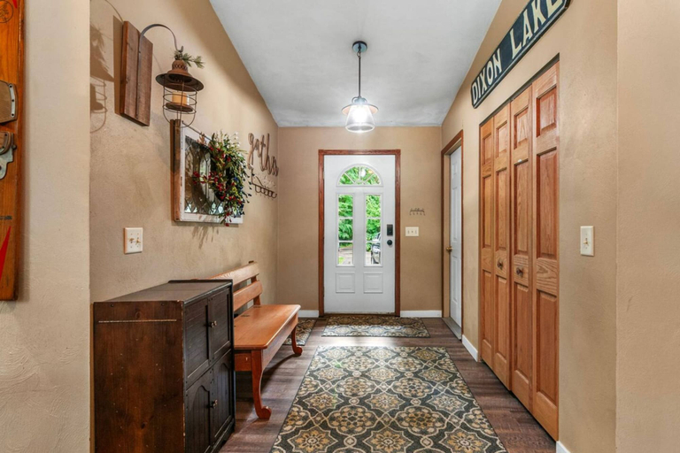 Room 2, Lakeside Getaway pet Friendly, Otsego