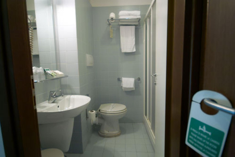 Bathroom 11