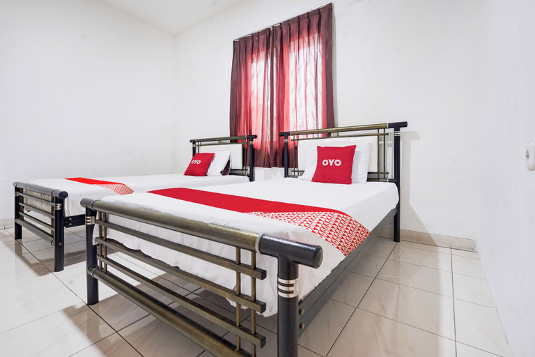 Bedroom 3, Hotel O Rappocini Near Rsia Paramount, Makassar