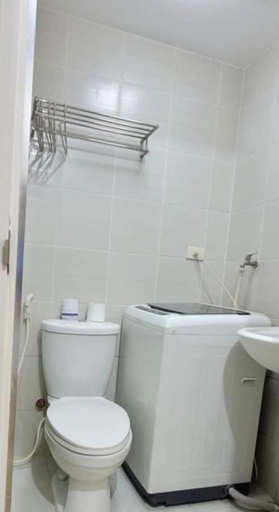 Bathroom 3, Lynzstaycation Makati, Makati City