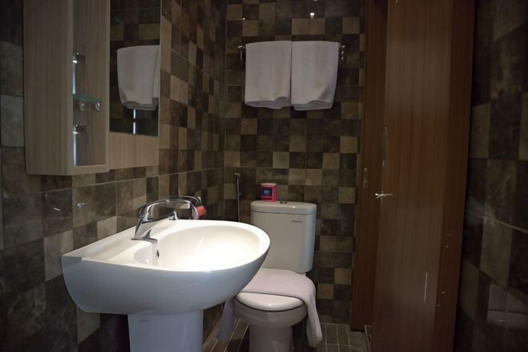 Bathroom 25