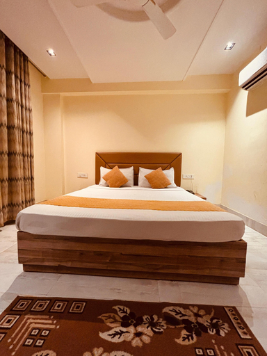 Bedroom 3, Hotel Gold Stays Near Delhi Airport, Delhi