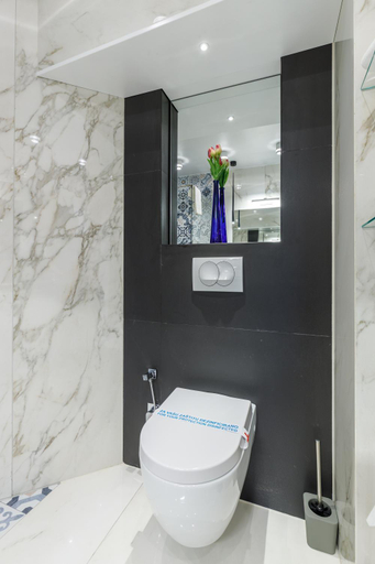 Bathroom 18