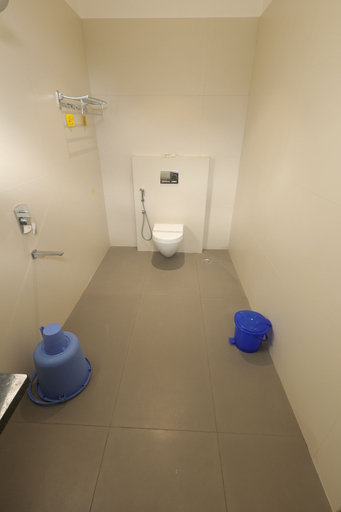 Bathroom 5, Vivaaha Mahal, Dindigul