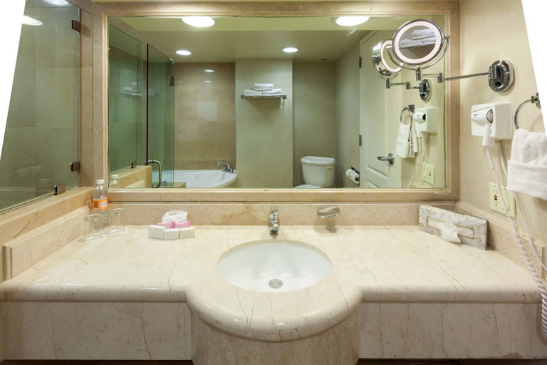 Bathroom 3, Best Western Plus Nuevo Laredo Inn & Suites, Nuevo Laredo