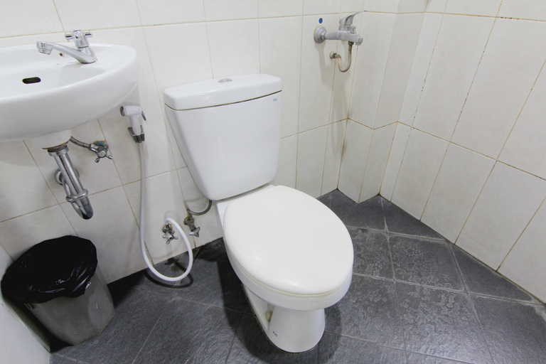 Bathroom 5, Hotel Lingga Bandung, Bandung