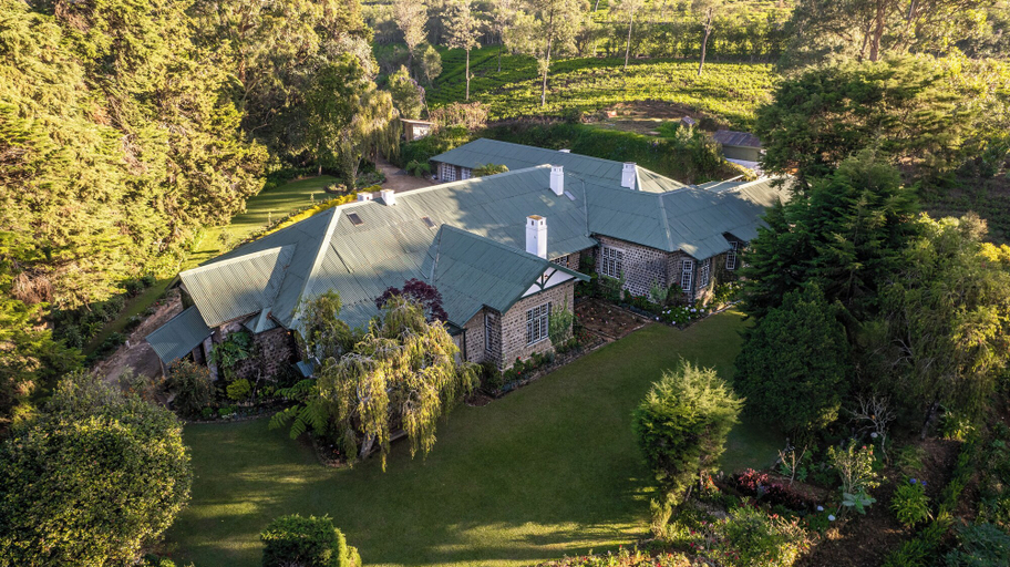 Exterior & Views