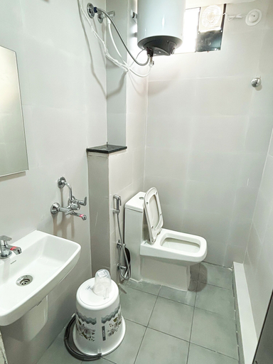 Bathroom 3, hotel emerald, Visakhapatnam