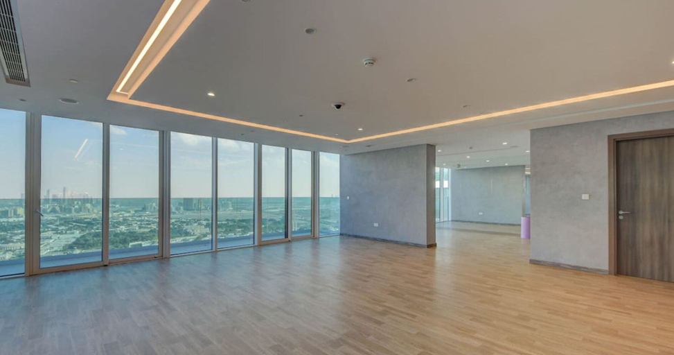 Room 5, Lux 1BR w World Highest Sky Track Rooftop Pool, Dubai