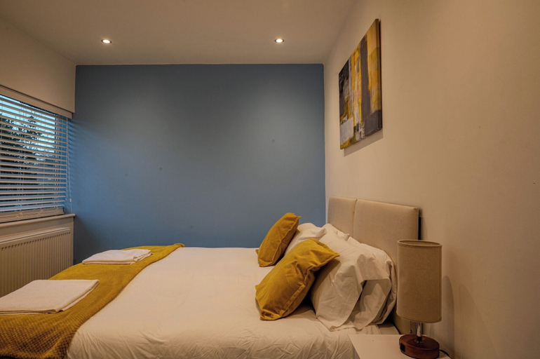 Room 2, 4br-sleeps8-privategarden-freeparking, Nottingham