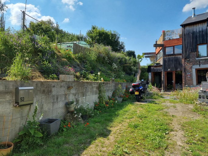 Others 4, Gee is Sharing her home, Liège