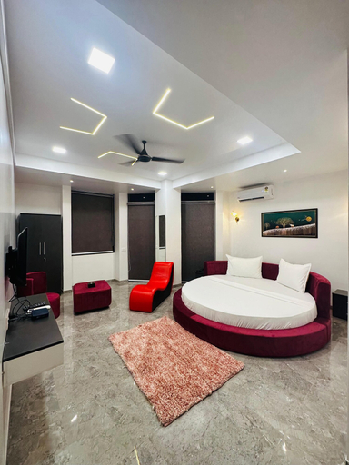 Bedroom 4, Hotel Hill Top Inn, Pune