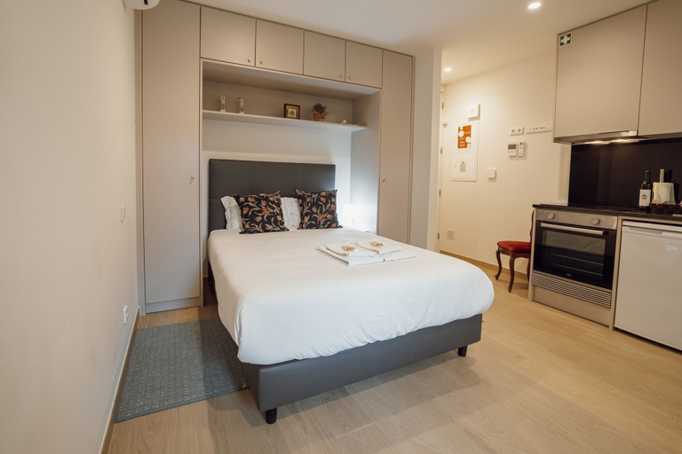 Room 4, Carmo Residence Porto - S Luis by Vacationy, Porto