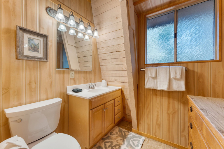 Bathroom 5, Lundy Bearden Serene Tahoe Retreat With Deck Fireplace and Forest Views, Placer