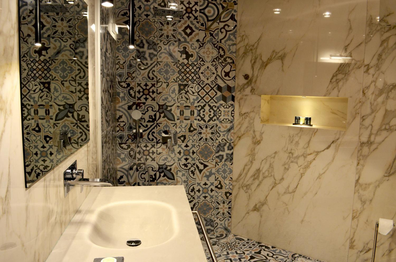 Bathroom 17