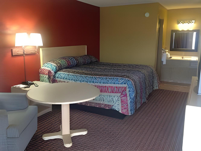 Bedroom 3, Knights Inn - Wildersville, TN, Henderson