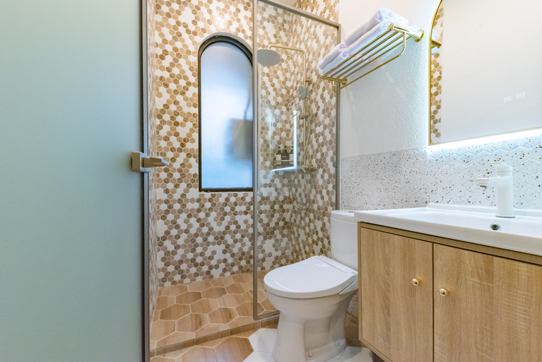 Bathroom 5, Casabella Bandung Homestay, Bandung
