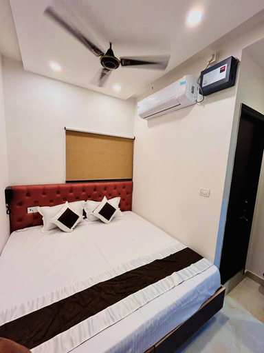 Bedroom 5, Shivansh Venktesh Vilas, Varanasi