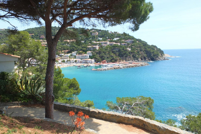 Room 3, Rosamar in Llafranc With 3 Bedrooms and 2 Bathrooms, Girona