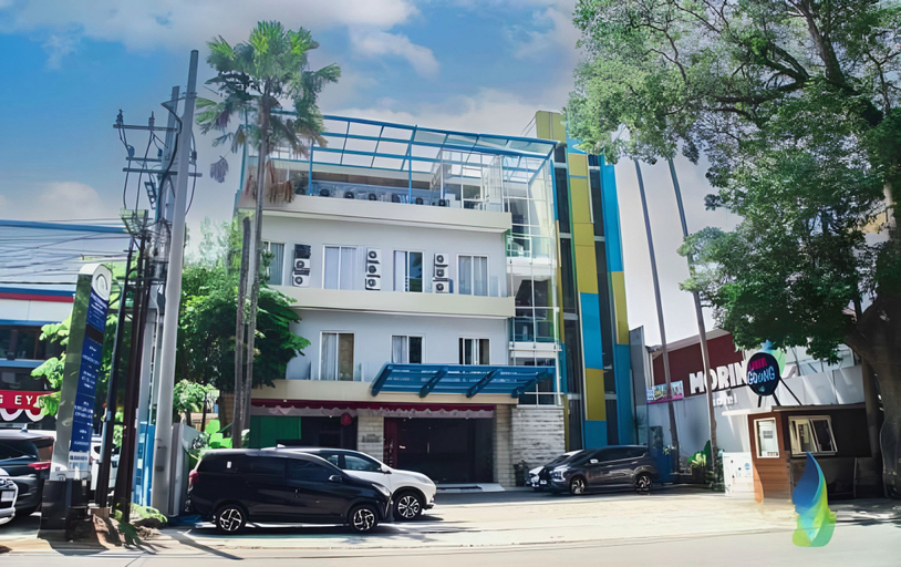 Exterior & Views 18