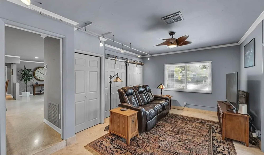Room 4, Chic 3BR Sanctuary Steps From The Drive Paradise, Broward