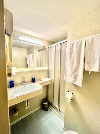 Bedroom 3, Seilers Hotel, Liestal