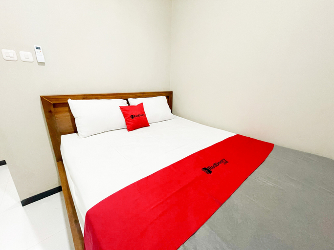 RedDoorz near Alun-Alun Purwokerto 3, Banyumas
