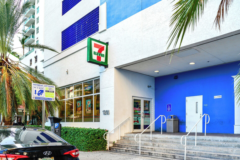 Exterior & Views 2, Sky High 31st Floor Condo W Parking, Miami-Dade