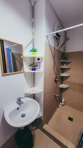 Bathroom 4, Chelsea Tower 2, Muntinlupa