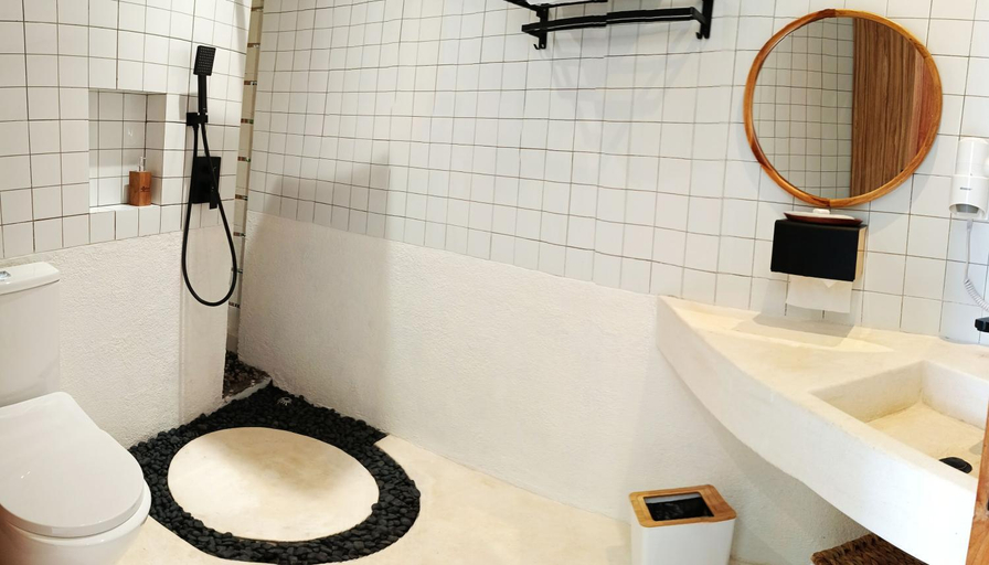 Bathroom 16