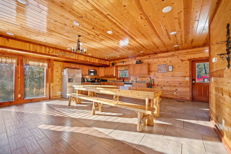 Room 5, Exquisite Getaway w Indoor Pool Theater, Sevier