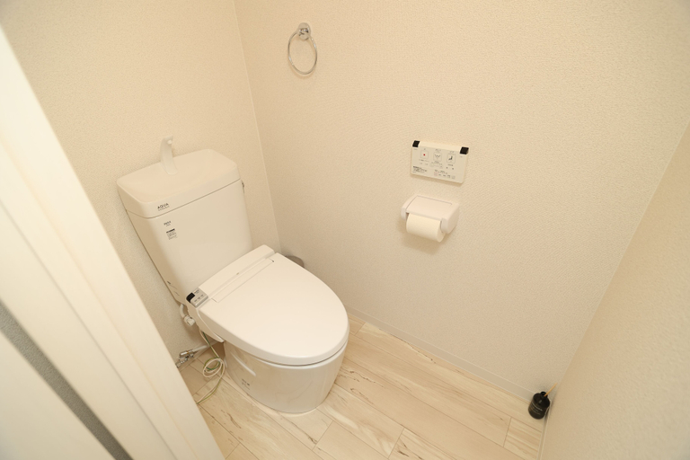 Bathroom 4, Yam's Cabin, Taitō