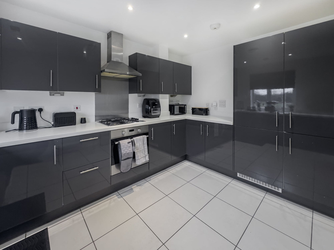 Primary image, Sleeps 8 With Garden and Pet Friendly, Kent