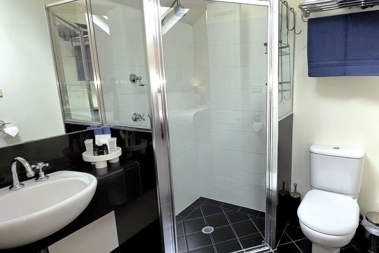 Bathroom, Sandstone Suites, Moyne - South