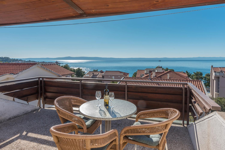 Others 2, Apartmani Cesljar, Makarska