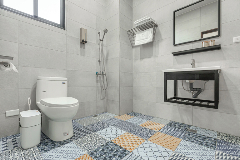 Bathroom 3, xiaosanchill, Pingtung