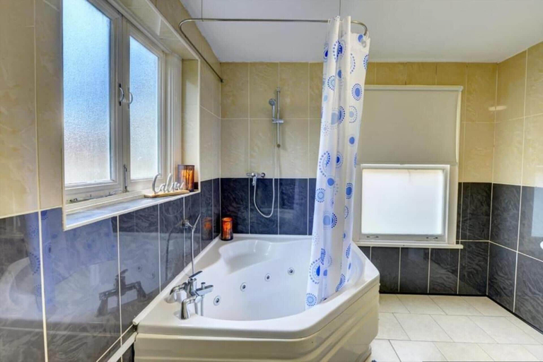 Bathroom 5, 2 Bed Flat - Sleeps 5 - Pets - Parking - Wifi, Leicester