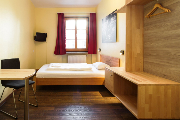 Bedroom 3, Euro Youth Hotel, München