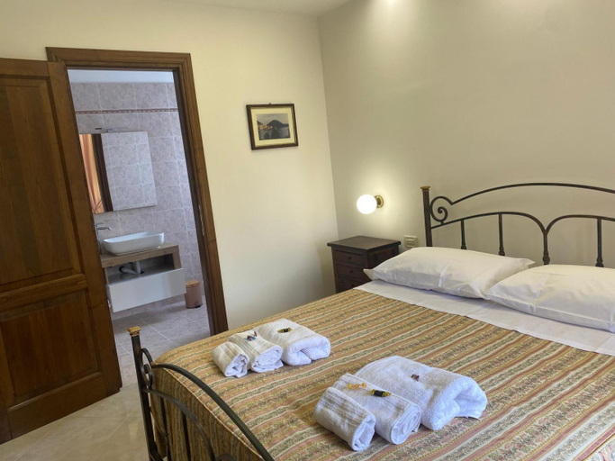Others 4, Casa Isa, Terni